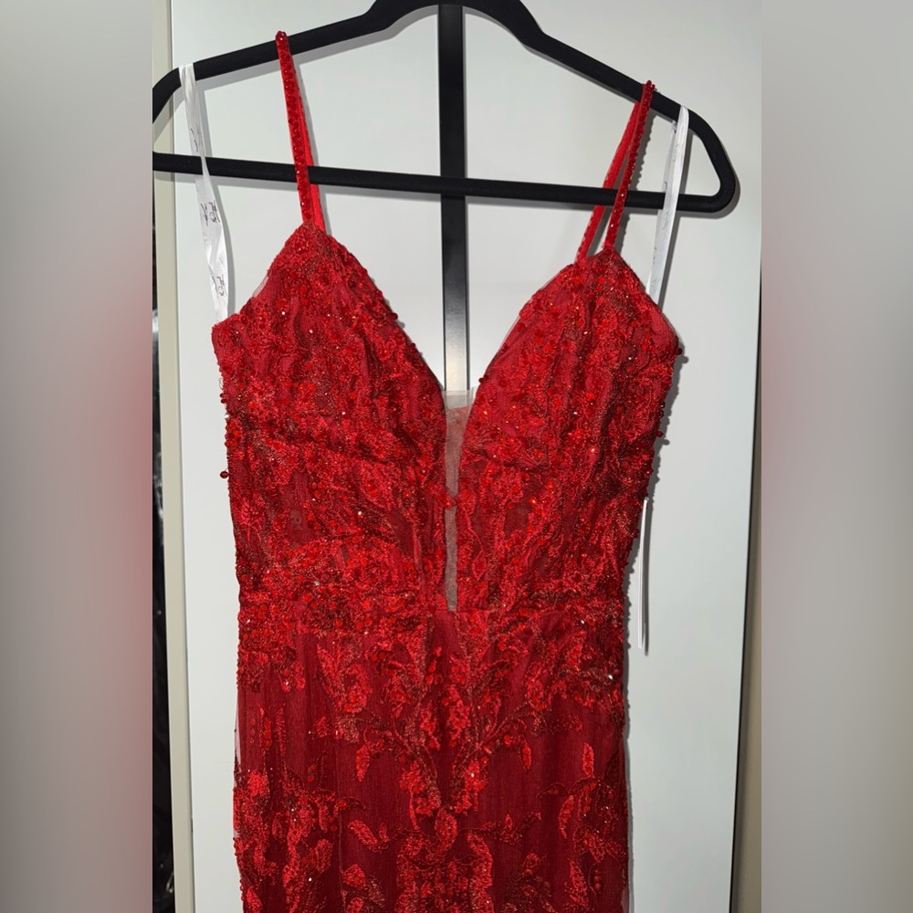 Embellished plunge neckline mermaid gown - Picture 6 of 9
